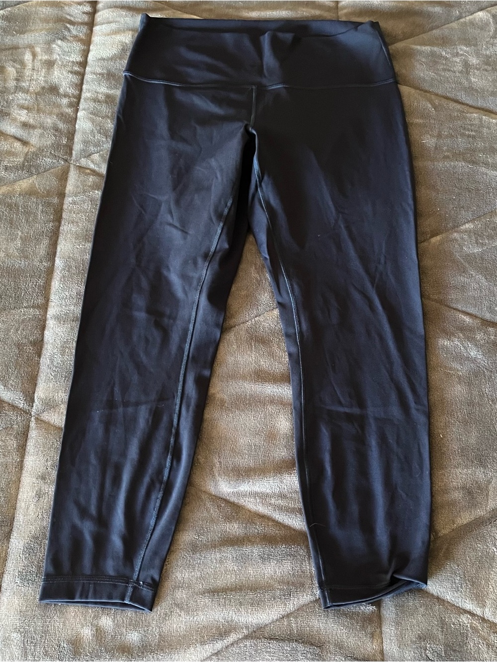 Lululemon navy leggings.